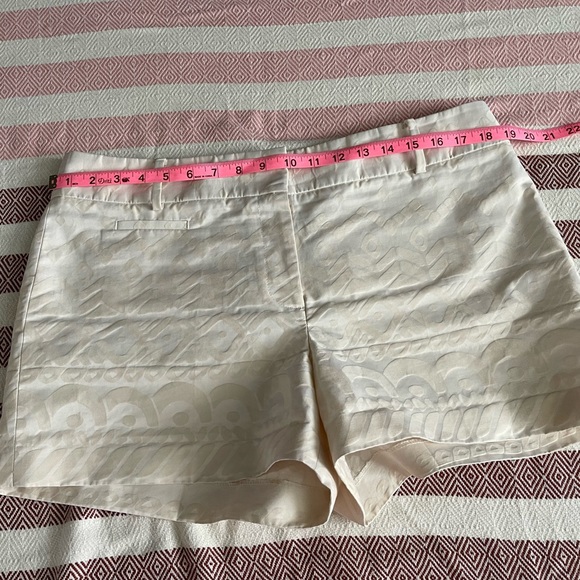 Loft The Riviera Short in a beige tone on tone pattern size 12 EUC - Picture 6 of 10